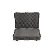 SKB R-serie 3221-7 waterdichte kist, met wielen en trekhandgreep