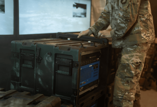 SKB shock rack in militaire toepassing met geïntegreerde elektronica