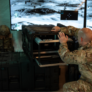 SKB roto racks met apparatuur ingezet in militaire trainingsomgeving