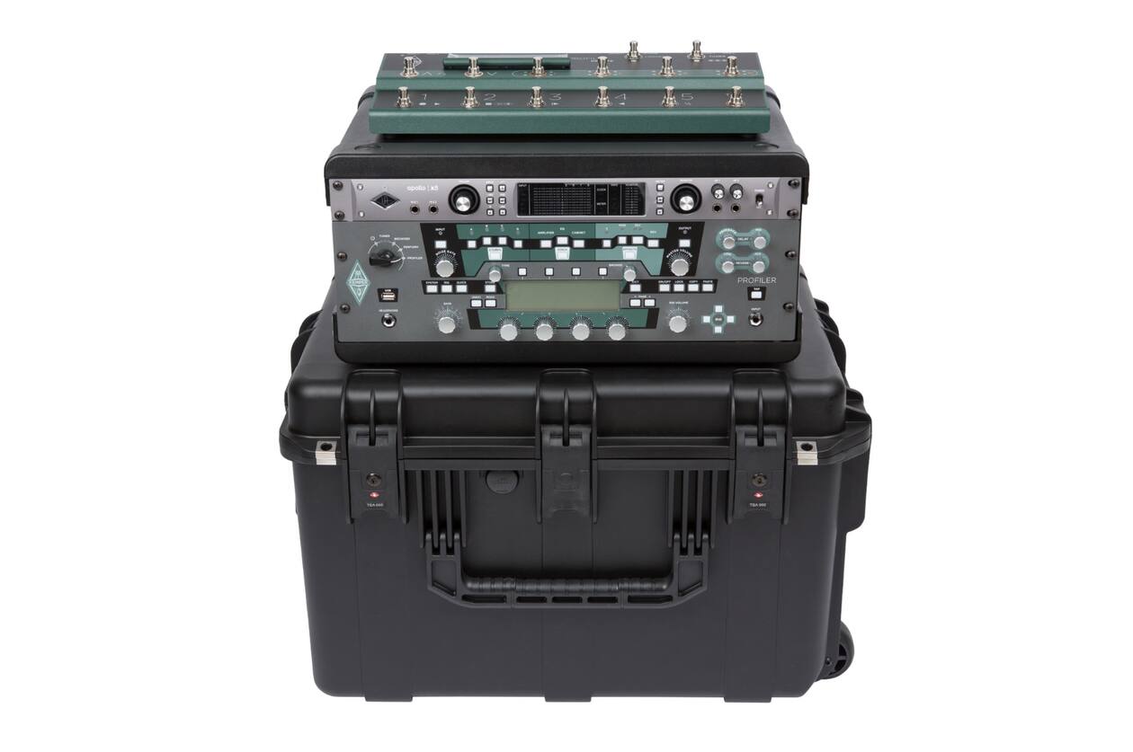 SKB - iSeries 2317-14 - Waterdichte Koffer - Zwart - Kemper Profiler + Line 6 Helix Inlay